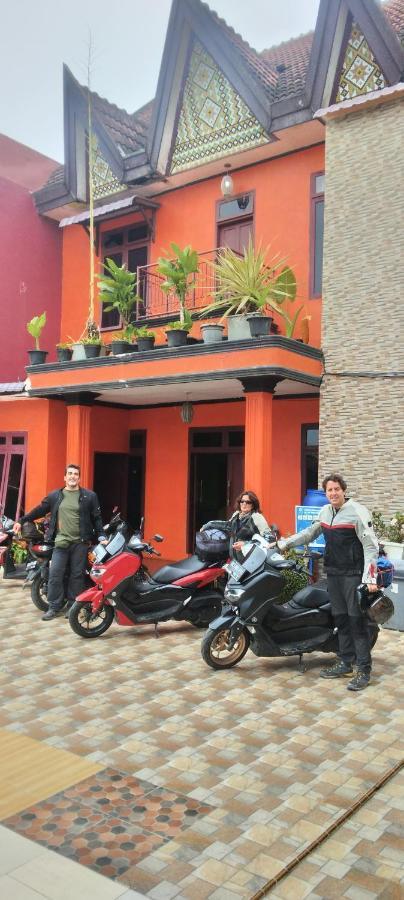 Sapo Karo Rest House Hotel เบอราสตากี ภายนอก รูปภาพ